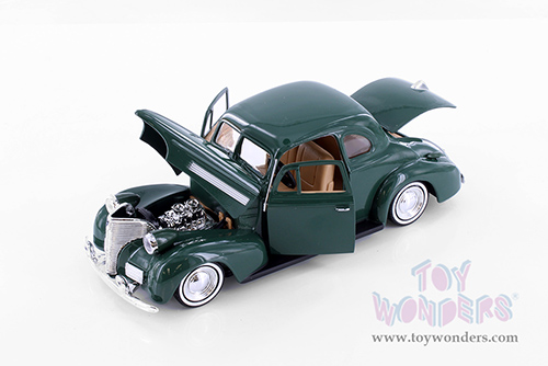 Showcasts® Collectibles - Chevrolet® Coupe Hardtop (1939, 1/24 scale die cast model car, Asstd.) 77247D MAP: $19.99