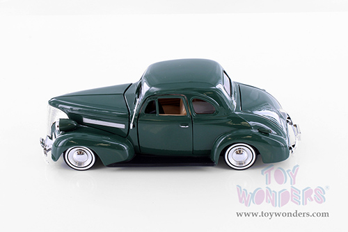 Showcasts® Collectibles - Chevrolet® Coupe Hardtop (1939, 1/24 scale die cast model car, Asstd.) 77247D MAP: $19.99