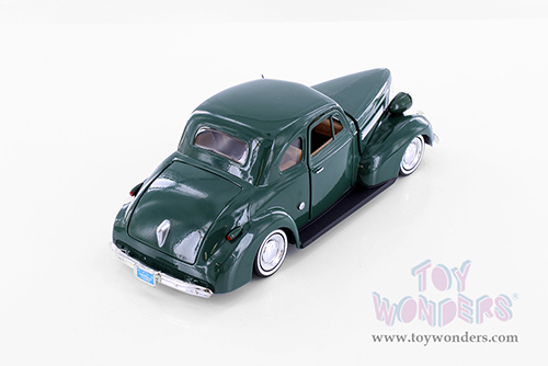 Showcasts® Collectibles - Chevrolet® Coupe Hardtop (1939, 1/24 scale die cast model car, Asstd.) 77247D MAP: $19.99