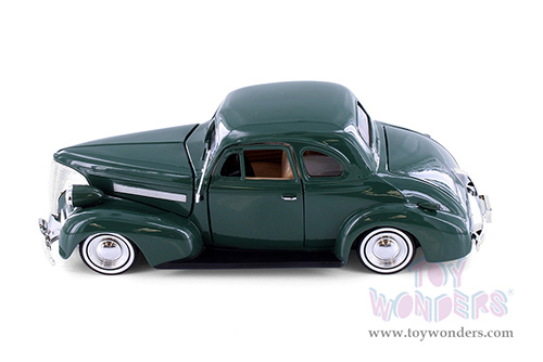 Showcasts® Collectibles - Chevrolet® Coupe (1939, 1/24 scale diecast model car, Green) 77247GN MAP: $22.99