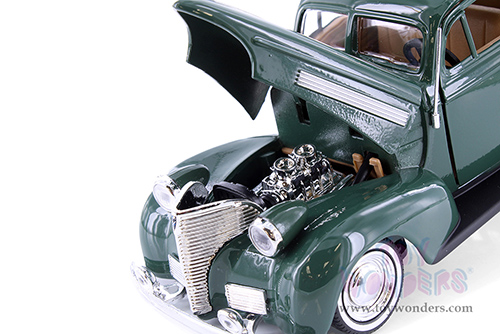 Showcasts® Collectibles - Chevrolet® Coupe (1939, 1/24 scale diecast model car, Green) 77247GN MAP: $22.99