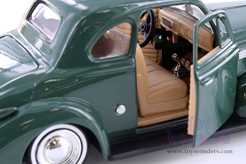 Showcasts® Collectibles - Chevrolet® Coupe (1939, 1/24 scale diecast model car, Green) 77247GN MAP: $22.99