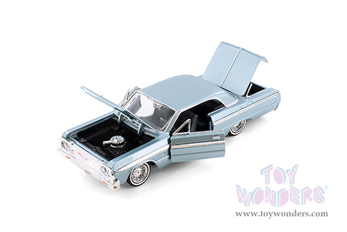 Showcasts® Collectibles - Chevrolet® Impala™ Hardtop (1964, 1/24 scale diecast model car, Blue) 77259BU MAP: $22.99