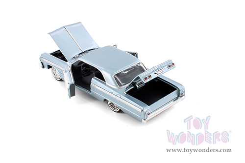 Showcasts® Collectibles - Chevrolet® Impala™ Hardtop (1964, 1/24 scale diecast model car, Blue) 77259BU MAP: $22.99
