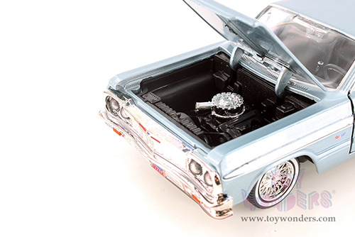 Showcasts® Collectibles - Chevrolet® Impala™ Hardtop (1964, 1/24 scale diecast model car, Blue) 77259BU MAP: $22.99