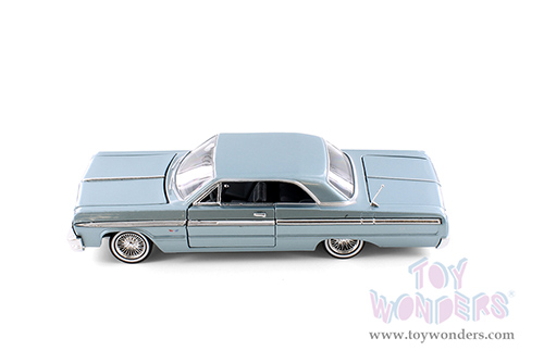 Showcasts® Collectibles - Chevy Impala Hardtop (1964, 1/24 scale diecast model car,  Asstd.) 77259D MAP: $19.99