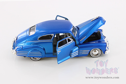 Showcasts® Collectibles - Chevy® Aerosedan Fleetline Hard Top (1948, 1/24 scale diecast model car, Blue) 77266BUD MAP: $19.99