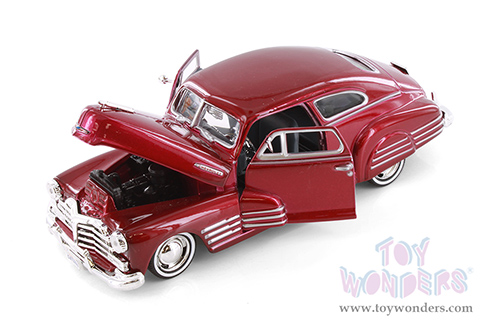 Showcasts® Collectibles - Chevy® Aerosedan Fleetline Hard Top (1948, 1/24 scale diecast model car, Asstd.) 77266D MAP: $19.99