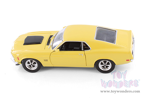 Showcasts® Collectibles - Ford Mustang Boss 429 Hardtop (1970, 1/24 scale diecast model car, Asstd.) 77303D MAP: $19.99