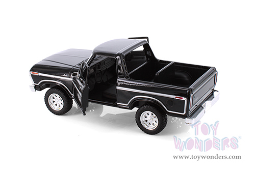 Showcasts® Collectibles - Ford Bronco (open top) (1978, 1/24 scale diecast model car, Asstd.) 77374D MAP: $19.99