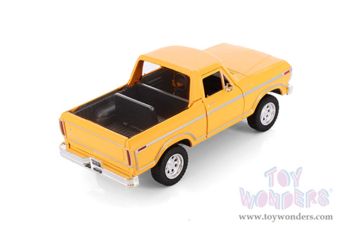 Showcasts® Collectibles - Ford Bronco (open top) (1978, 1/24 scale diecast model car, Asstd.) 77374D MAP: $19.99