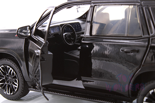 Showcasts® Collectibles - Chevrolet® Tahoe Z71 (2025, 1/24 scale diecast model car, Asstd.) 77392D MAP: $19.99