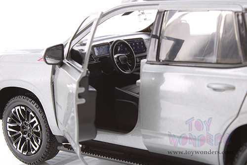 Showcasts® Collectibles - Chevrolet® Tahoe Z71 (2025, 1/24 scale diecast model car, Asstd.) 77392D MAP: $19.99