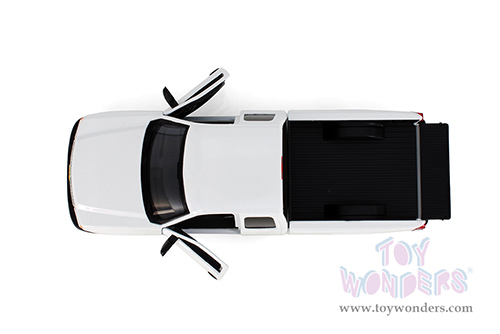 Showcasts® Collectibles - Chevy® Silverado™ 1500 Double Cab Truck (2006, 1/25 scale diecast model car, Asstd.) 77393D MAP: $19.99