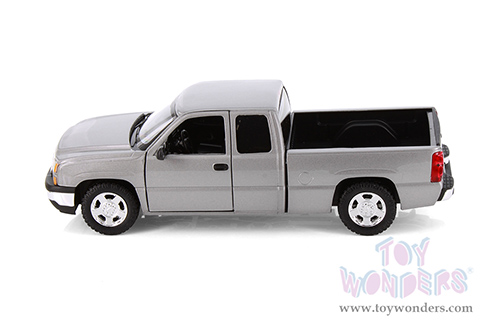 Showcasts® Collectibles - Chevy® Silverado™ 1500 Double Cab Truck (2006, 1/25 scale diecast model car, Asstd.) 77393D MAP: $19.99