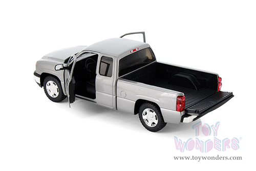Showcasts® Collectibles - Chevy® Silverado™ 1500 Double Cab Truck (2006, 1/25 scale diecast model car, Asstd.) 77393D MAP: $19.99