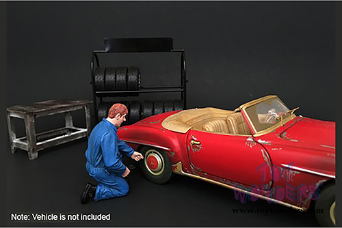 American Diorama Figurine - Mechanic Tony Inflating Tire (1/18 scale, Blue) 77446