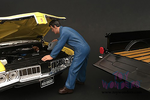 American Diorama Figurine - Mechanic | Doug Filling Engine Oil (1/18 scale, Blue) 77449 