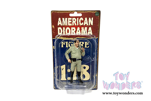 American Diorama Figurine - Highway Patrol | Talking on Radio (1/18 scale, Beige) 77466