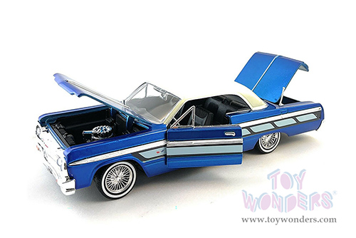 Motormax Get Low - Chevrolet® Impala (1964, 1/24 scale diecast model car, Blue/White) 79021WLBU