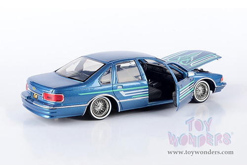 Motormax Get Low - Chevrolet® Caprice™ Lowrider (1993, 1/24 scale diecast model car, Blue) 79022WLBU