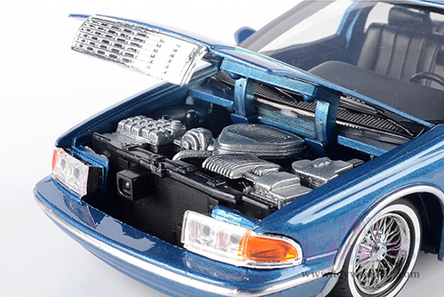Motormax Get Low - Chevrolet® Caprice™ Lowrider (1993, 1/24 scale diecast model car, Blue) 79022WLBU