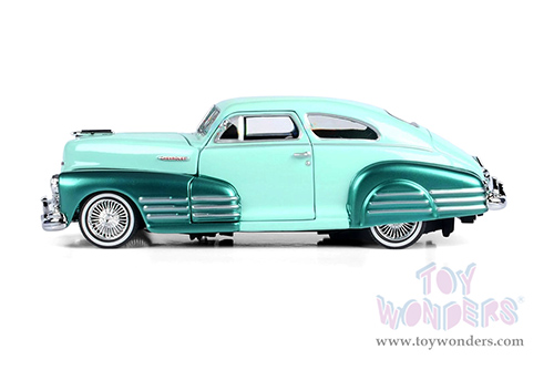 Motormax Get Low - Chevrolet® Aerosedan Fleetline Lowrider (1948, 1/24 scale diecast model car, Green) 79027WLGN