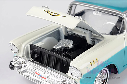 Motormax Get Low - Chevrolet&reg; Bel Air&reg; Lowrider (1957, 1/24 scale diecast model car, White/Turquoise) 79029WLTQ