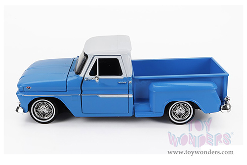 Motormax Get Low - GMC C1000 Fenderside Pickup Truck (1966, 1/24 scale diecast model car, Blue/White) 79035WL