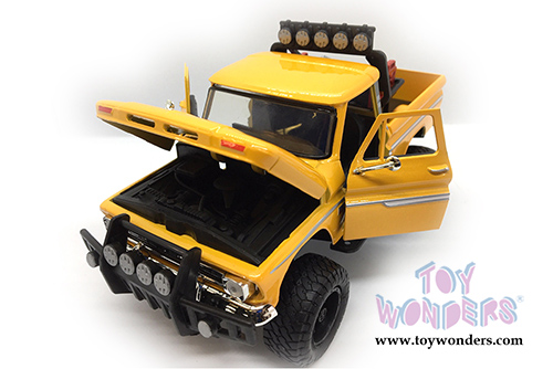 Motormax Off Road - Chevy® C10™ Fleetside Pickup Truck (1966, 1/24 scale diecast model car, Yellow) 79131YL