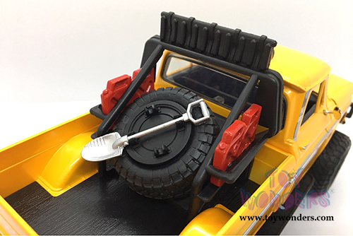 Motormax Off Road - Chevy® C10™ Fleetside Pickup Truck (1966, 1/24 scale diecast model car, Yellow) 79131YL