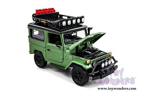 Motormax Off Road - Toyota FJ40 Land Cruiser (1974, 1/24 scale diecast model car, Matte Green) 79137GN