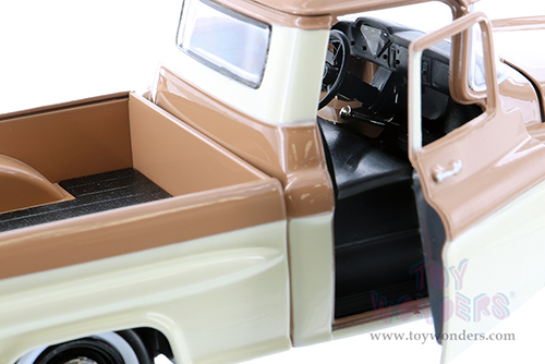 Showcasts Collectibles - Chevy&reg; Apache Fleetside Pickup Truck (1958, 1/24 scale diecast model car, Brown/Beige) 79311M/16D