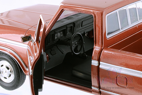 Showcasts® Collectibles - Ford F-150 Custom Pickup (1979, 1/24 scale diecast model car, Asstd.) 79346/16D
