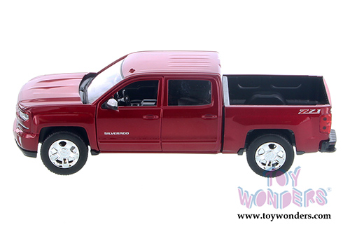 Showcasts Collectibles - Chevy&reg; Silverado&trade; 1500 LT Z71 Crew Cab Truck (2017, 1/27 scale diecast model car, Asstd.) 79348/16D