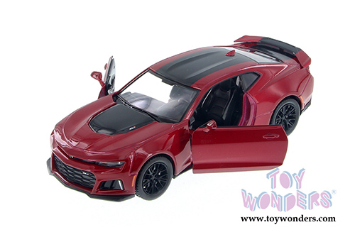 Showcasts Collectibles - Chevrolet&reg; Camaro&reg; ZL1 Hardtop (2017, 1/18 scale diecast model car, Asstd.) 79351/16D