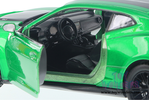 Showcasts Collectibles - Chevrolet&reg; Camaro&reg; ZL1 Hardtop (2017, 1/18 scale diecast model car, Asstd.) 79351/16D