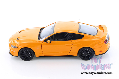 Showcasts® Collectibles - Ford Mustang GT Hardtop (2018, 1/24 scale diecast model car, Asstd.) 79352/16D
