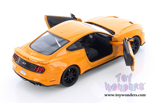 Showcasts® Collectibles - Ford Mustang GT Hardtop (2018, 1/24 scale diecast model car, Asstd.) 79352/16D