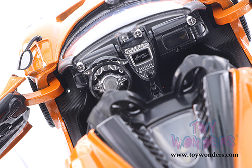 Showcasts Collectibles - Pagani Huayra Roadster (1/24 scale diecast model car, Asstd.) 79354/16D