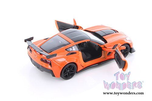 Showcasts&reg;  Collectibles - Chevrolet&reg; Corvette&reg; ZR1 Hardtop (2019, 1/24 scale diecast model car, Orange) 79356OR
