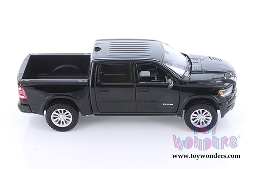 Showcasts Collectibles - Dodge Ram 1500 Crew Cab Pickup Truck Assortment (2019, 1/24 scale diecast model car, Asstd.) 79357/58D