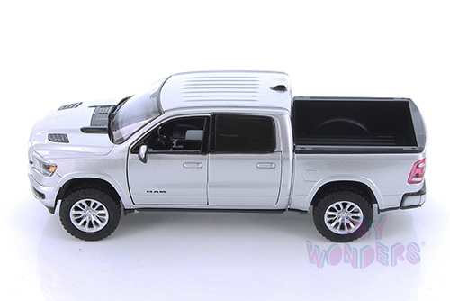 Showcasts Collectibles - Dodge Ram 1500 Crew Cab Laramie & Ram 1500 Crew Cab Rebel Pickup Trucks Assortment (2019, 1/27 scale diecast model car, Asstd.) 79357/8/16D
