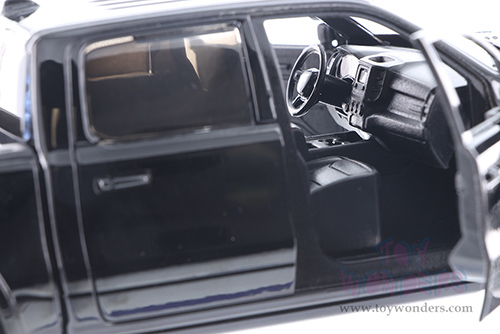 Showcasts Collectibles - Dodge Ram 1500 Crew Cab Laramie Pickup Truck (2019, 1/24 scale diecast model car, Black/Silver) 79357MBK