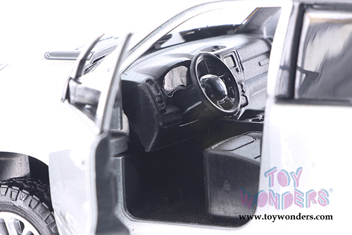 Showcasts Collectibles - Dodge Ram 1500 Crew Cab Laramie Pickup Truck (2019, 1/24 scale diecast model car, Silver) 79357SV