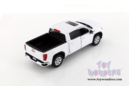 Showcasts Collectibles - GMC&reg; Sierra 1500 Crew Cab Pickup Truck Assortment (2019, 1/27 scale diecast model car, Asstd.) 79361/2D