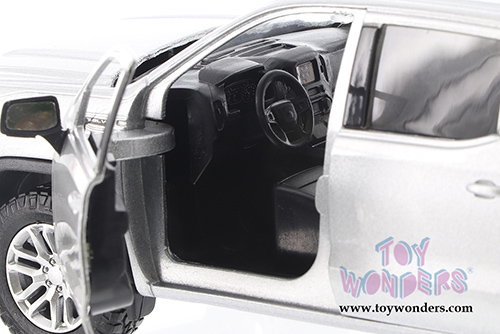 Showcasts Collectibles - GMC&reg; Sierra 1500 SLT Crew Cab Pickup Truck (2019, 1/27 scale diecast model car, Silver) 79361SV