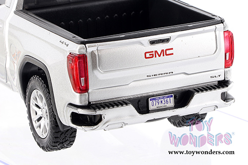 Showcasts Collectibles - GMC&reg; Sierra 1500 SLT Crew Cab Pickup Truck (2019, 1/27 scale diecast model car, Silver) 79361SV