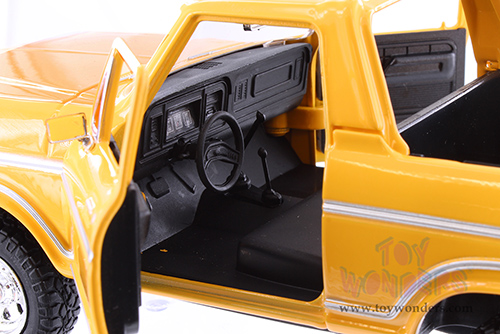 Showcasts Collectibles - Ford Bronco Convertible (1978, 1/24 scale diecast model car, Asstd.) 79374/16D