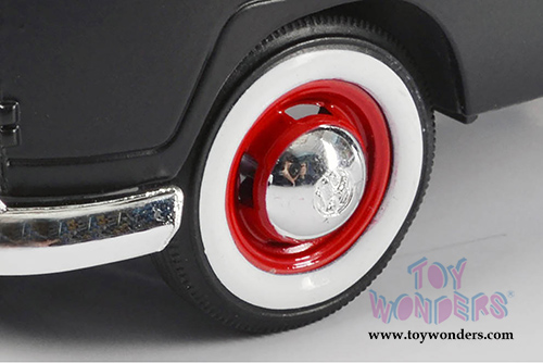 Motormax - Volkswagen Type 2 (T1) Double Cab Pickup #8 (1/24 scale diecast model car, Matte Black) 79562